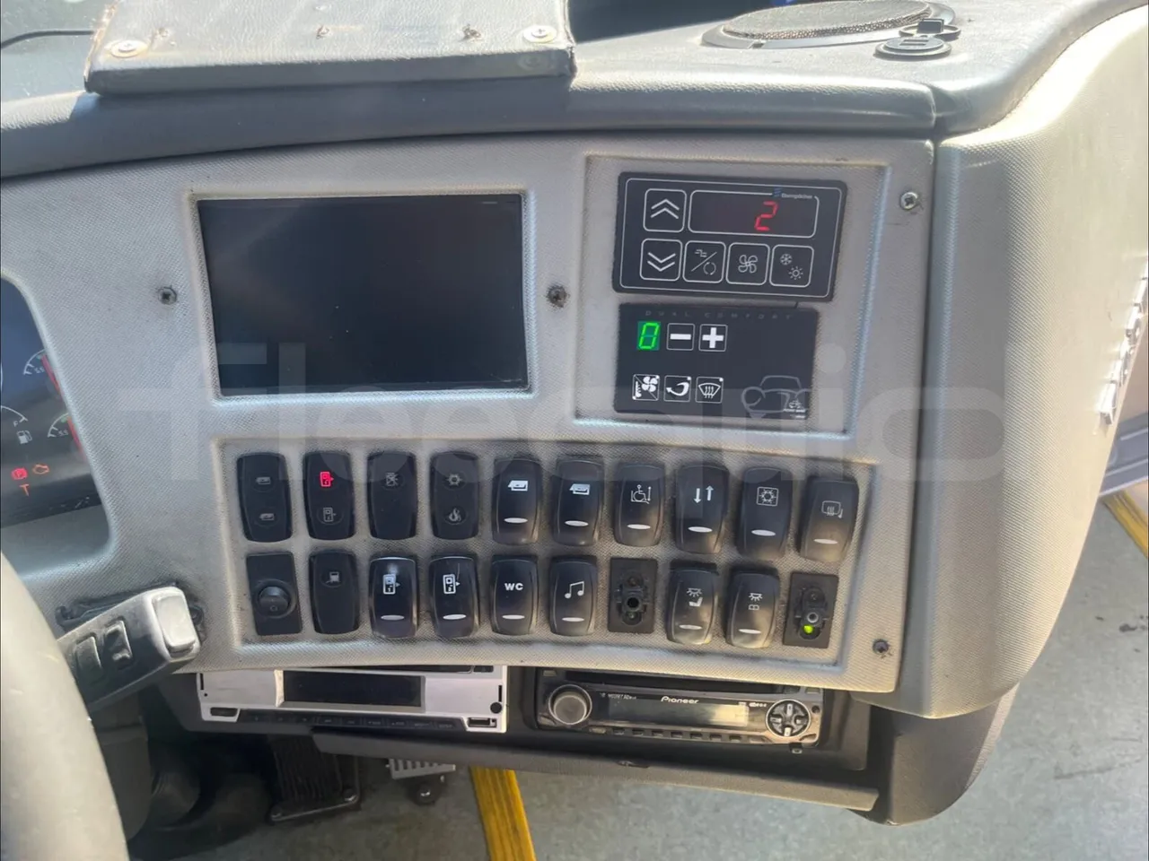 Volvo B12B 6X2 - EUR4 - 338kW -14.995m - onboard devices 2