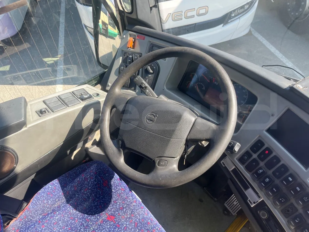 Volvo B12B 6X2 - EUR4 - 338kW -14.995m - buttons panels on (mandatory for bus to scrap)