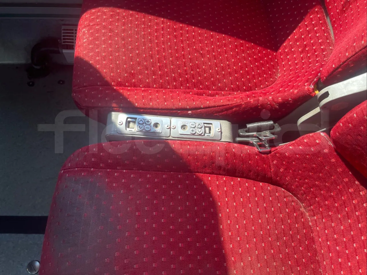 Volvo B12B 6X2 - EUR4 - 338kW -14.995m - central seat safety belt