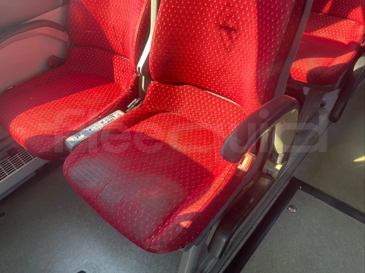 Volvo B12B 6X2 - EUR4 - 338kW -14.995m - single seat detail