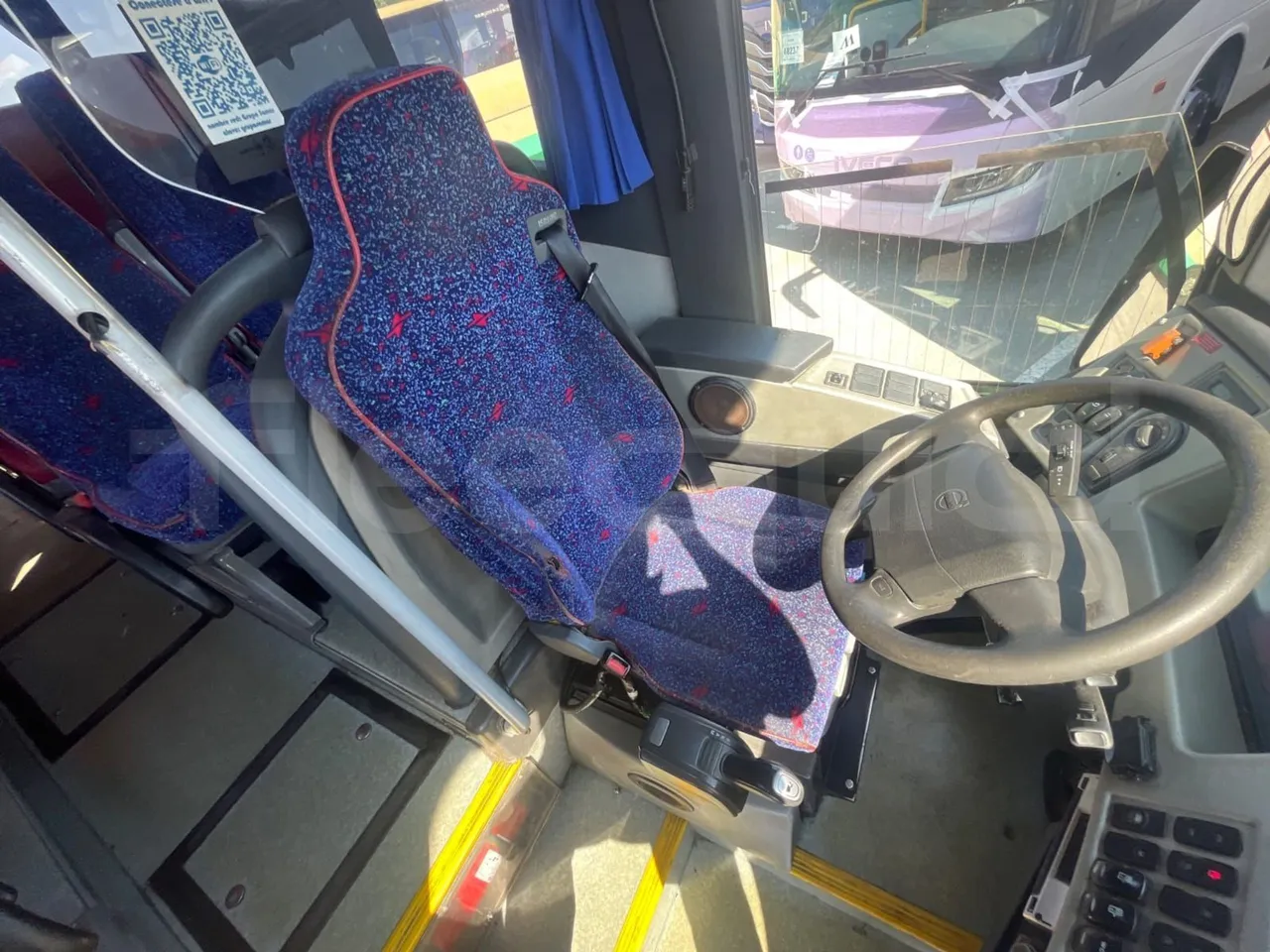 Volvo B12B 6X2 - EUR4 - 338kW -14.995m - driver's seat photo (mandatory for bus to scrap)