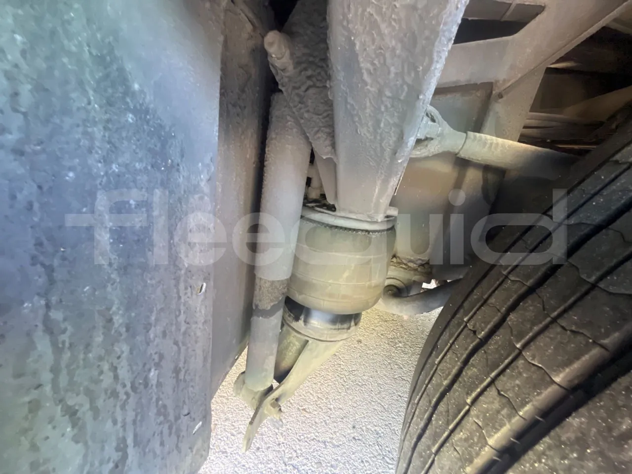 Volvo B12B 6X2 - EUR4 - 338kW -14.995m - front air springs left