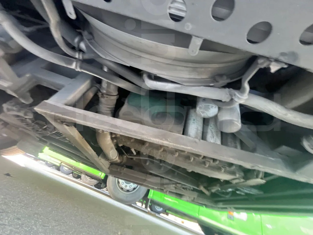 Volvo B12B 6X2 - EUR4 - 338kW -14.995m - front discs right