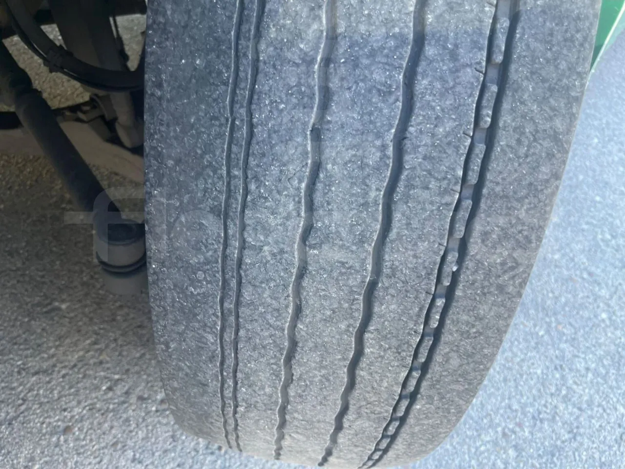 Volvo B12B 6X2 - EUR4 - 338kW -14.995m - tread condition front tires right