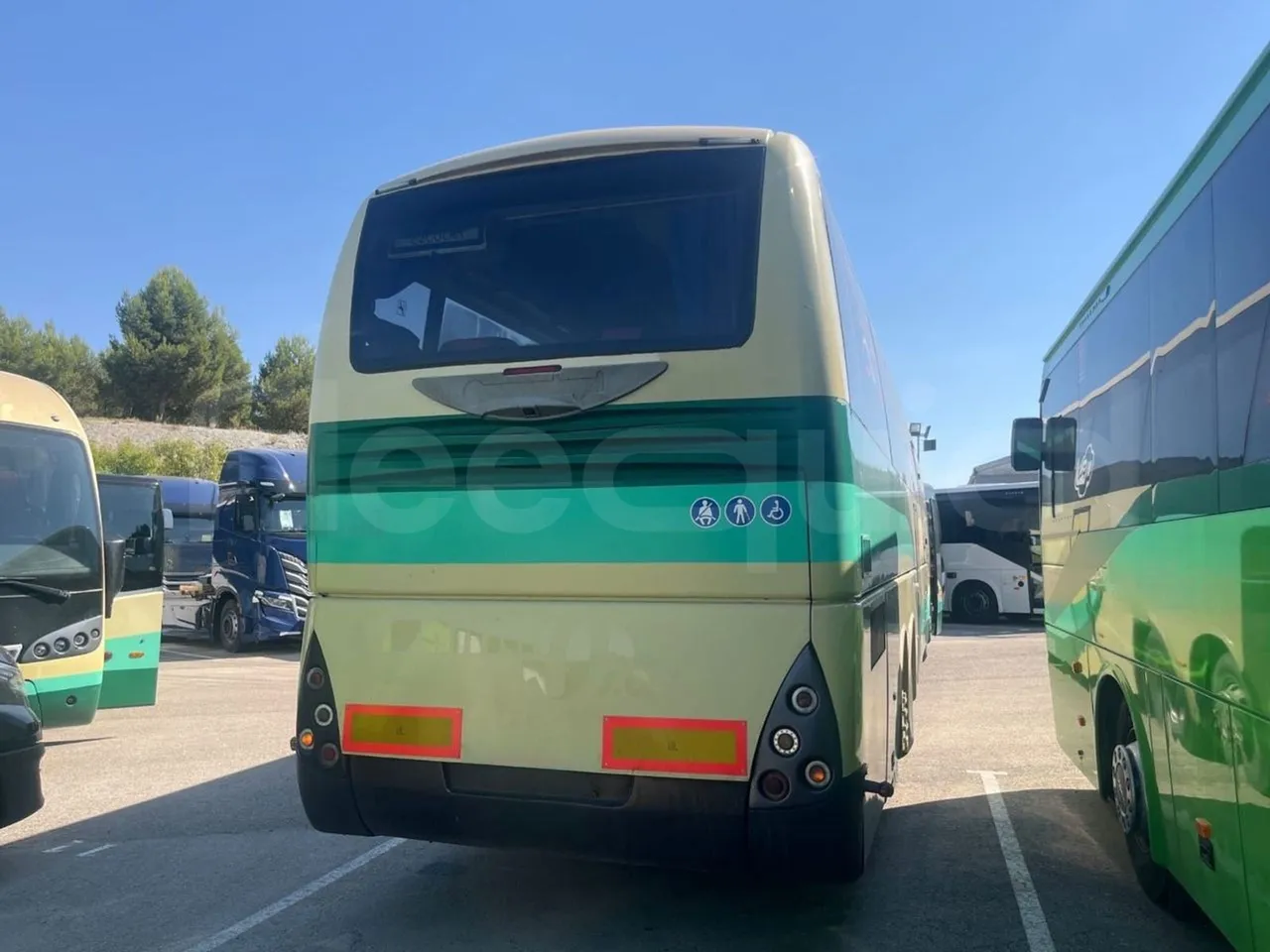 Volvo B12B 6X2 - EUR4 - 338kW -14.995m - rear hatch closed