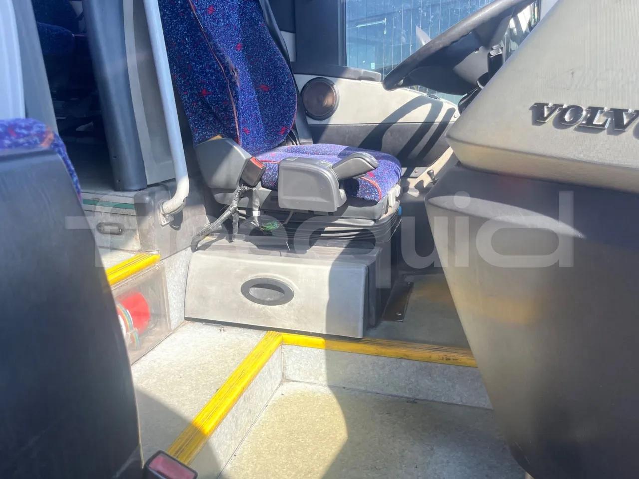 Volvo B12B 6X2 - EUR4 - 338kW -14.995m - hostess seat photo