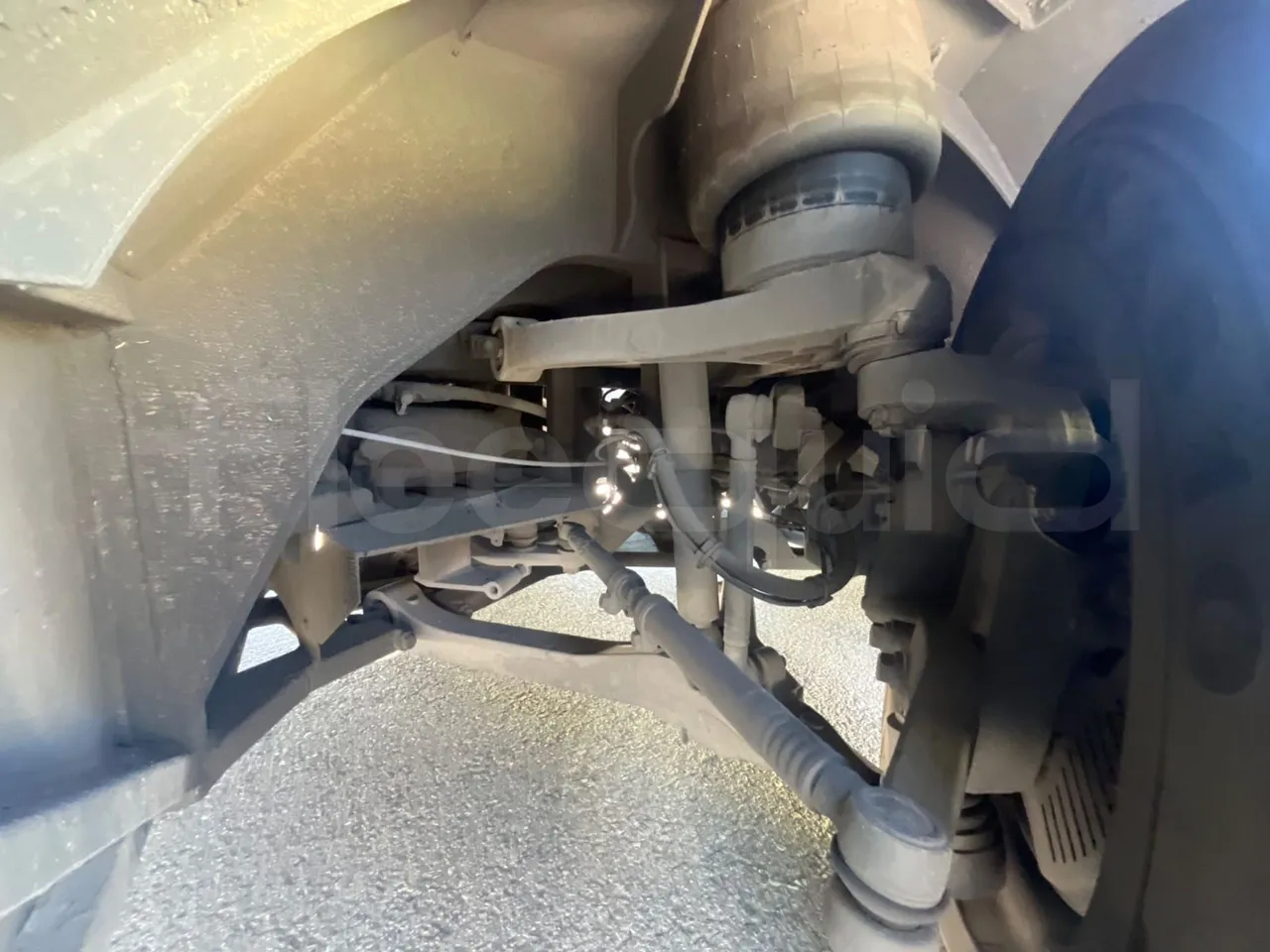 Volvo B12B 6X2 - EUR4 - 338kW -14.995m - axle 2 shock absorbers 2 left