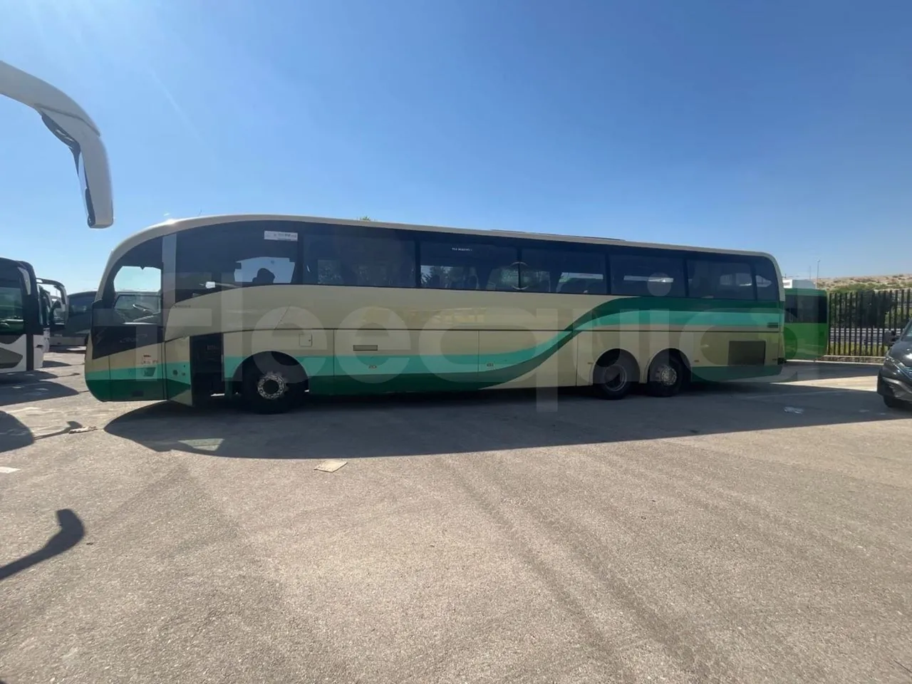 Volvo B12B 6X2 - EUR4 - 338kW -14.995m - left side photo