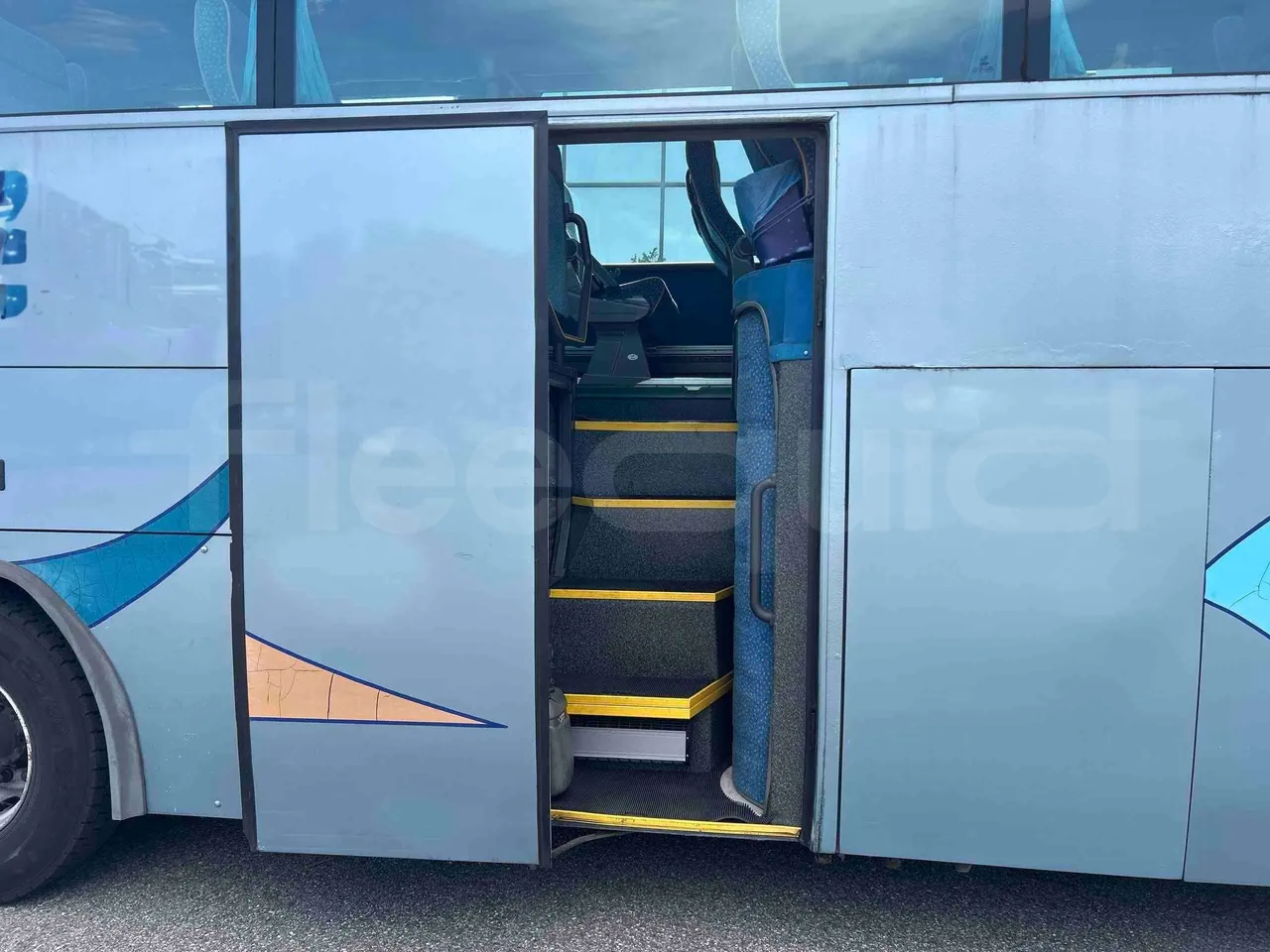 Irizar Scania - front door 2 open