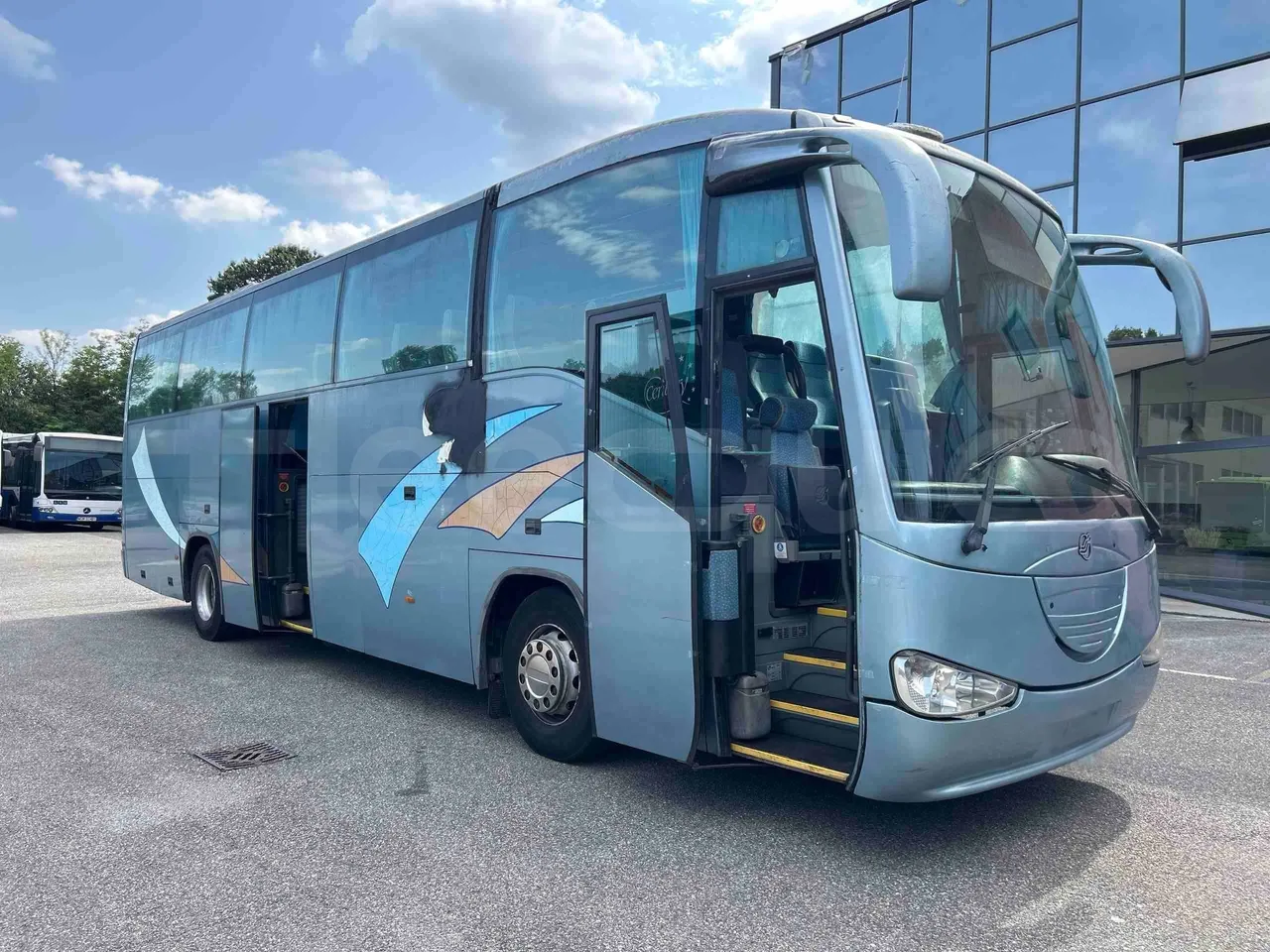 Irizar Scania - 3/4 right front doors open