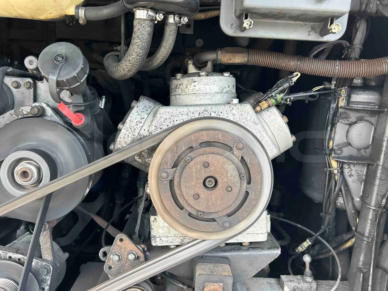 Irizar Scania - air conditioning compressor