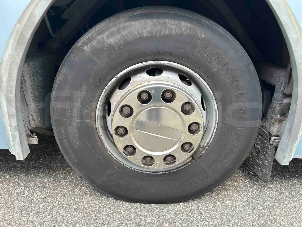 Irizar Scania - First Axle Left Side: Complete Tyre