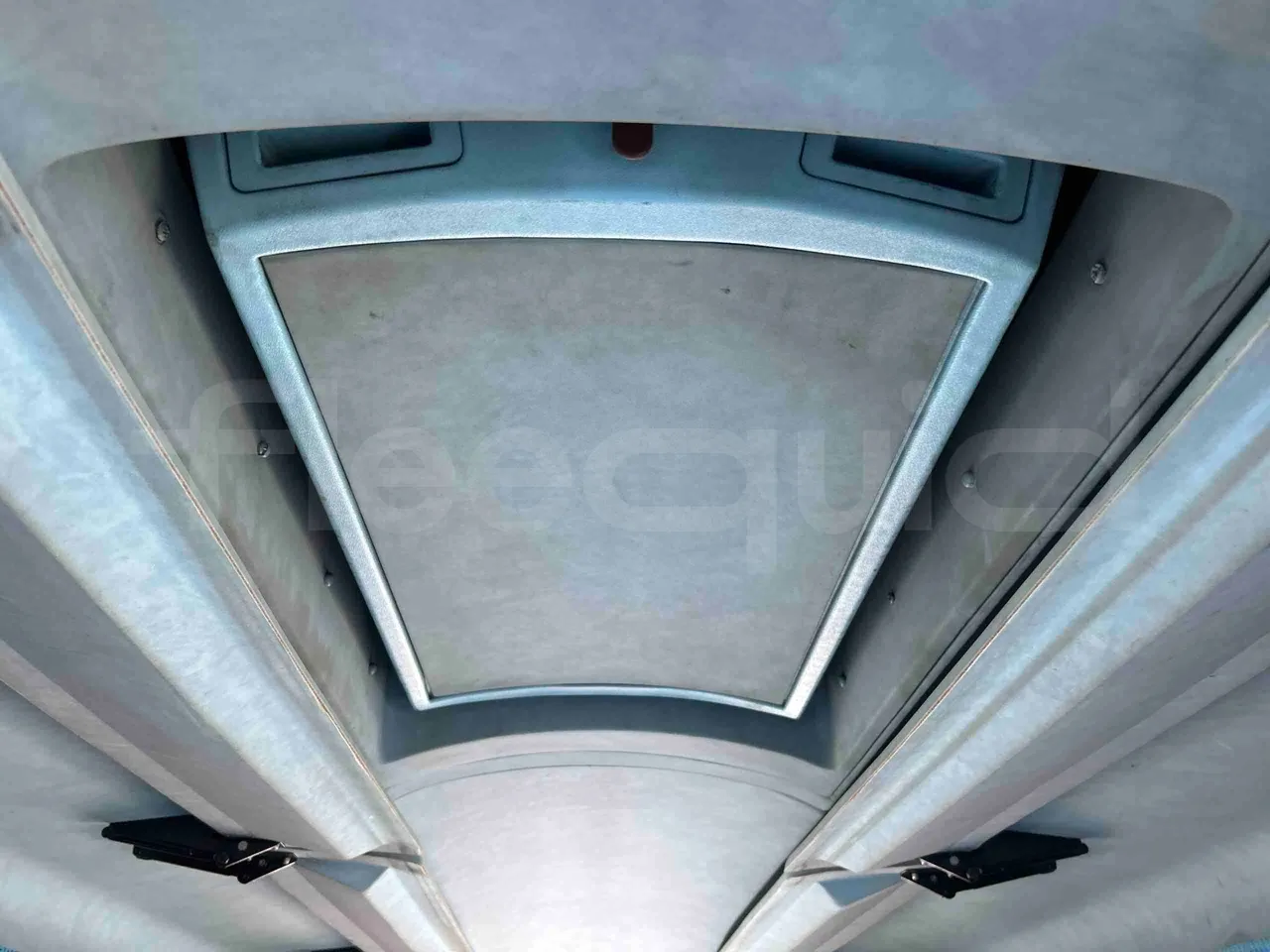 Irizar Scania - roof hatch 1