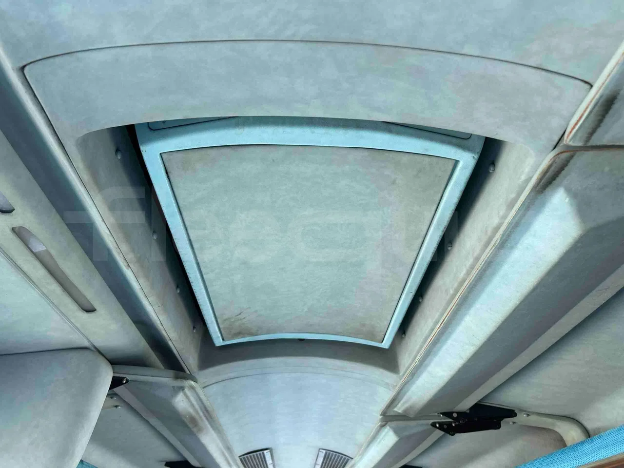 Irizar Scania - roof hatch 2