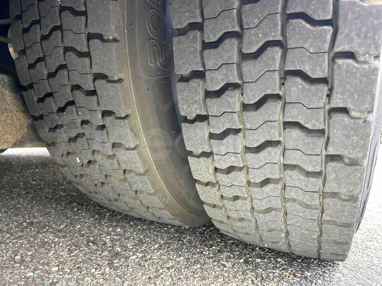 Irizar Scania - tread condition front tires left