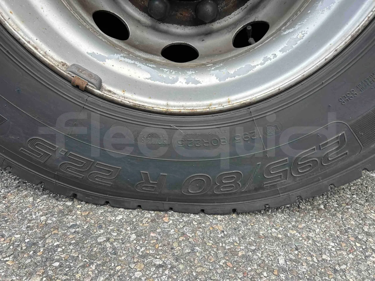 Irizar Scania - tread condition front tires right