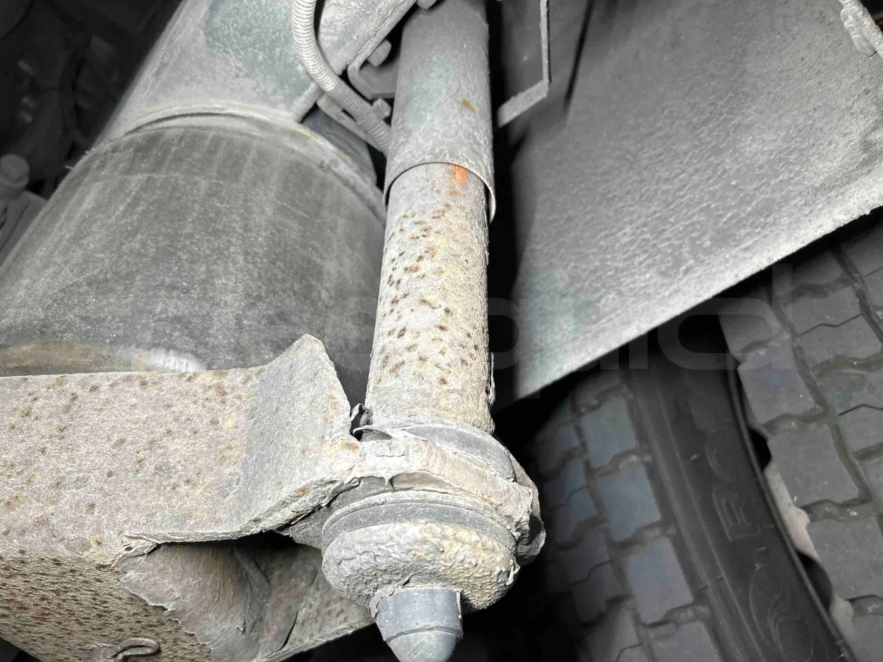 Irizar Scania - axle 2 shock absorbers 1 left