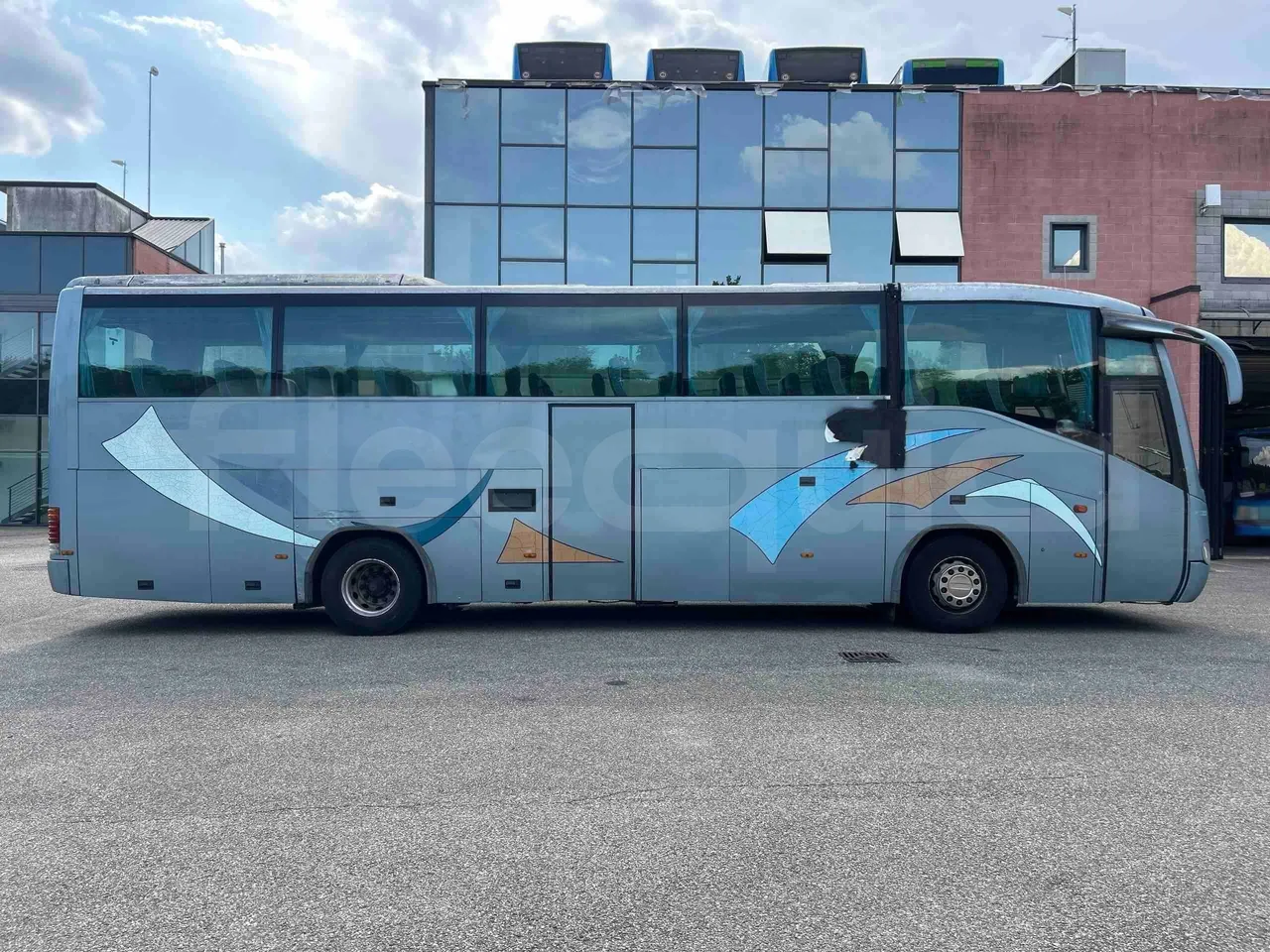 Irizar Scania - right side doors closed