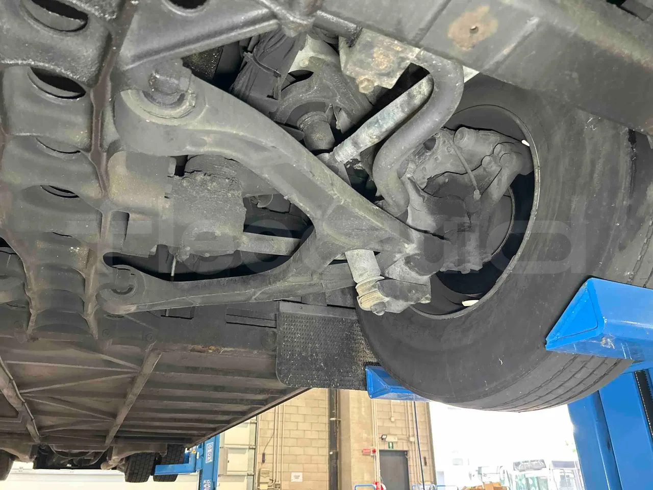 Irizar Scania - front axle left side