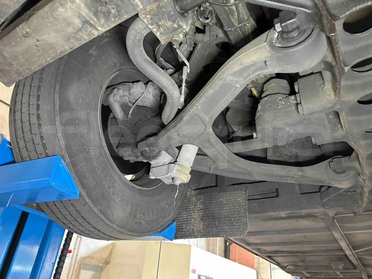 Irizar Scania - front axle right side