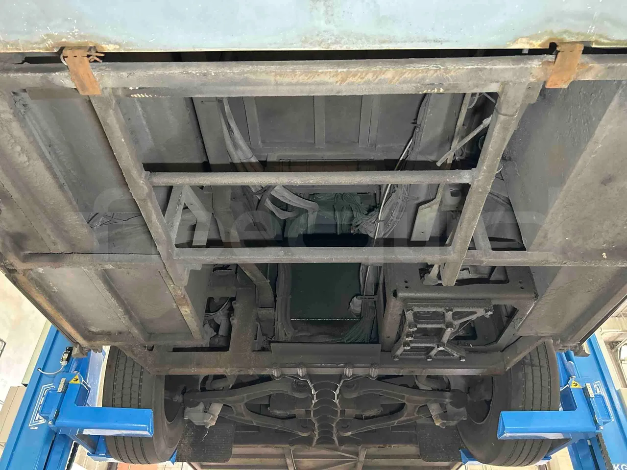 Irizar Scania - front undercarriage from front