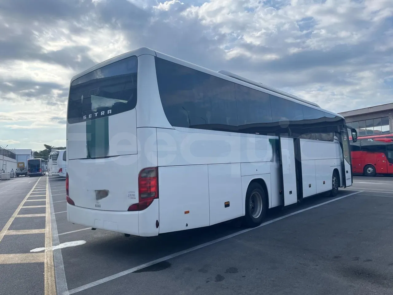 Setra S415 - 3/4 Rear Right Side Doors Open