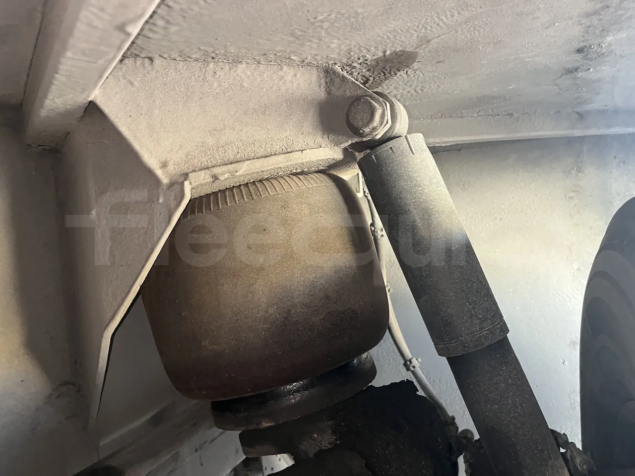 Setra S415 - First Axle Shock Absorbers Right Side