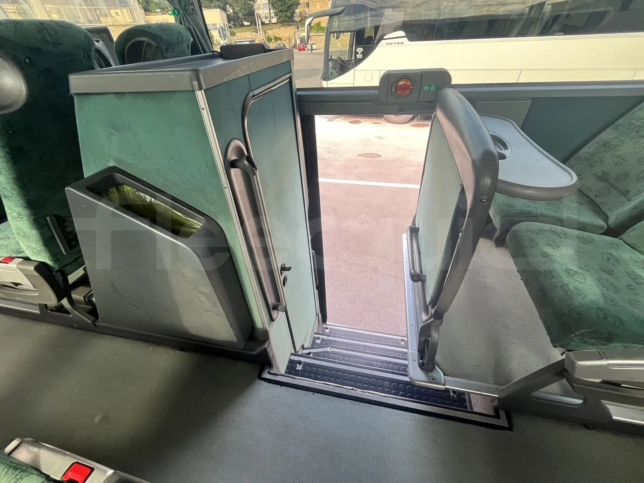 Setra S415 - Roof Hatch 3