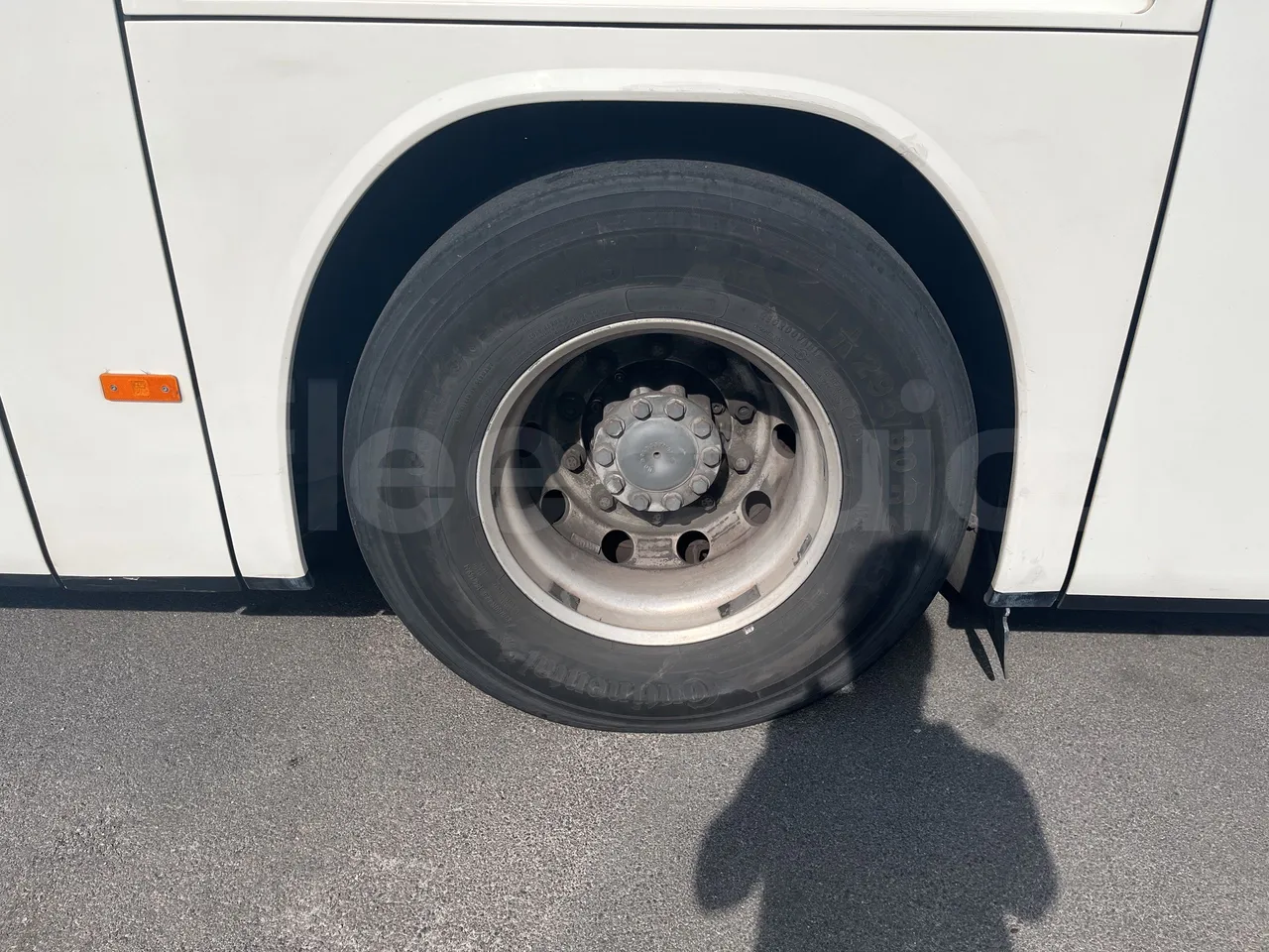 Setra S415 - Second Axle Left Side: Complete Wheel