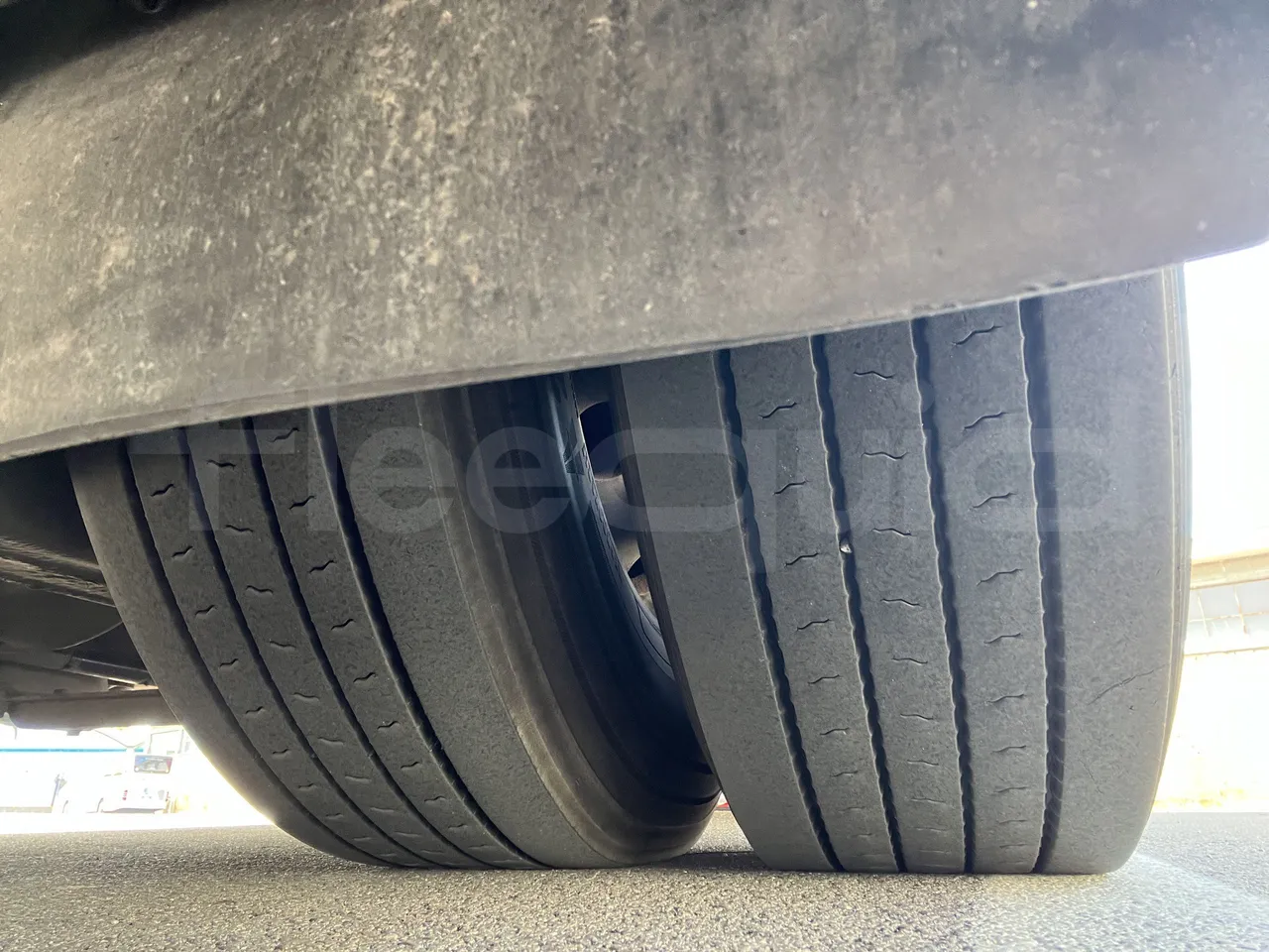 Setra S415 - Second Axle Right Side: Tyre Tread