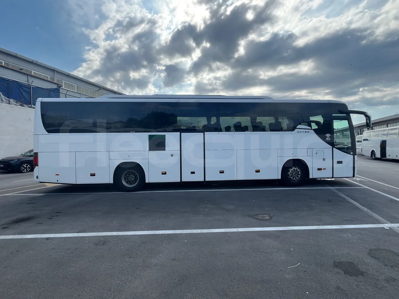 Setra S415 - Right Side