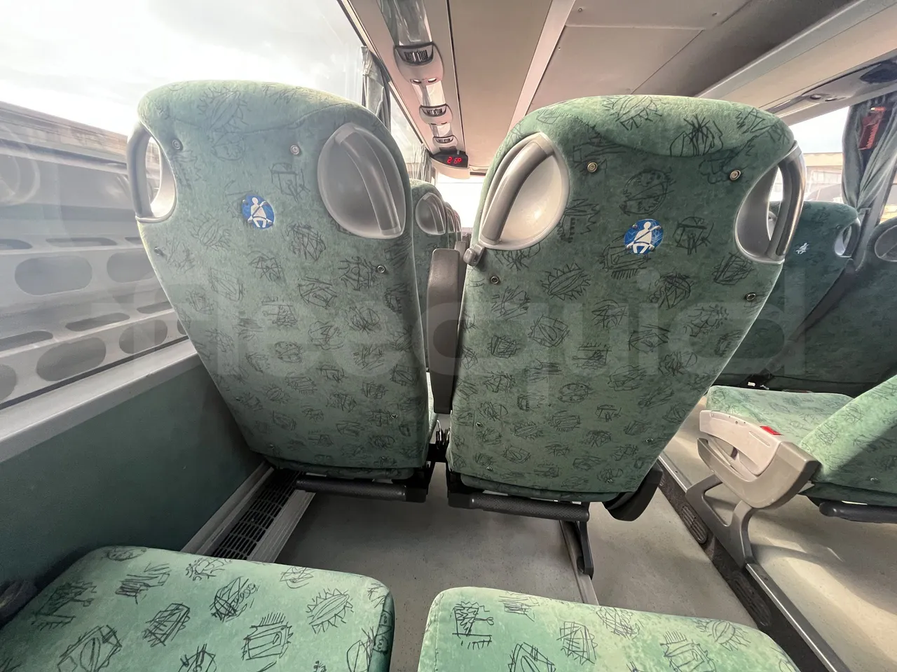 Setra S415 - Table