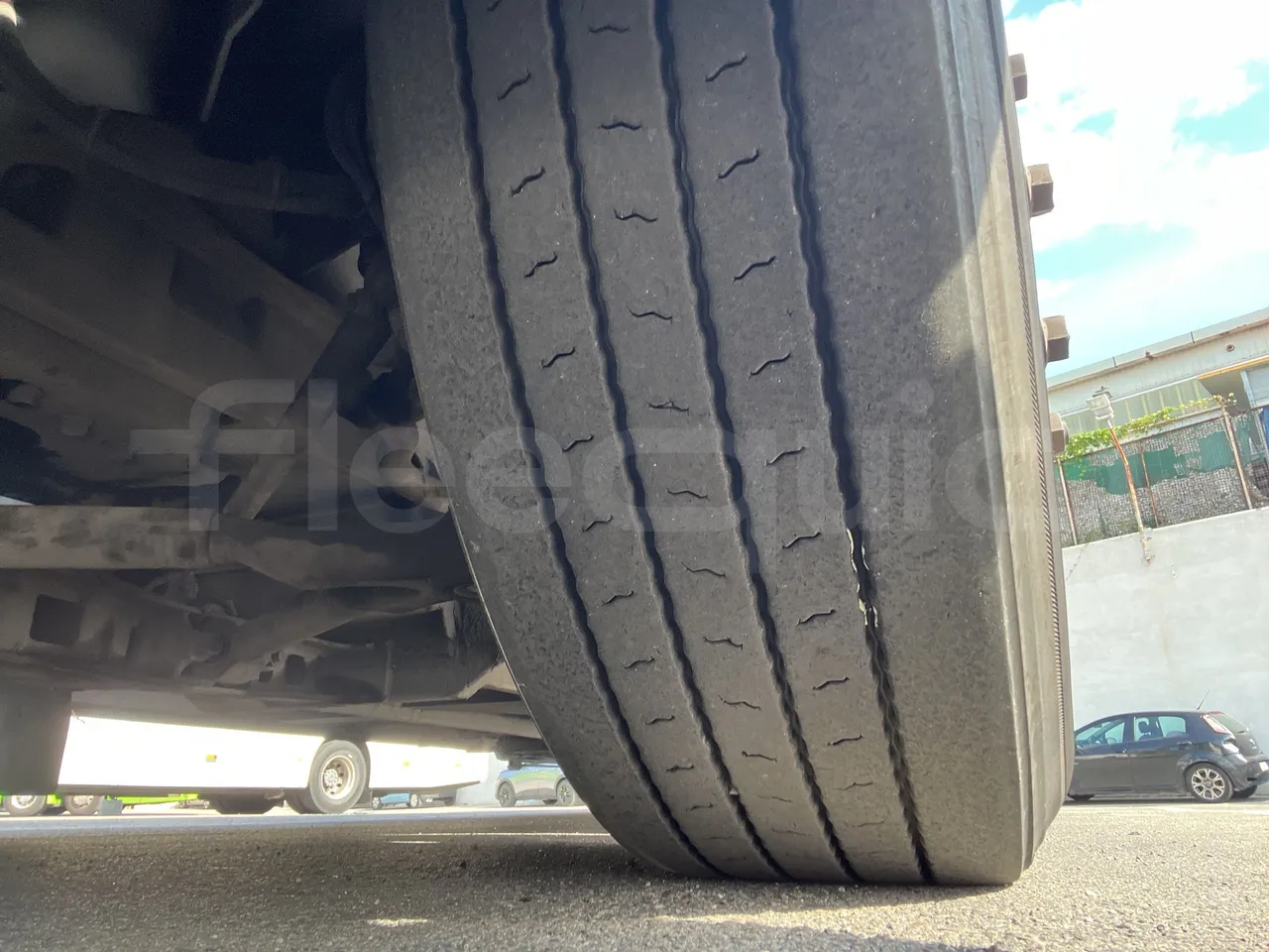Setra S415 - First Axle Left Side: Tyre Tread