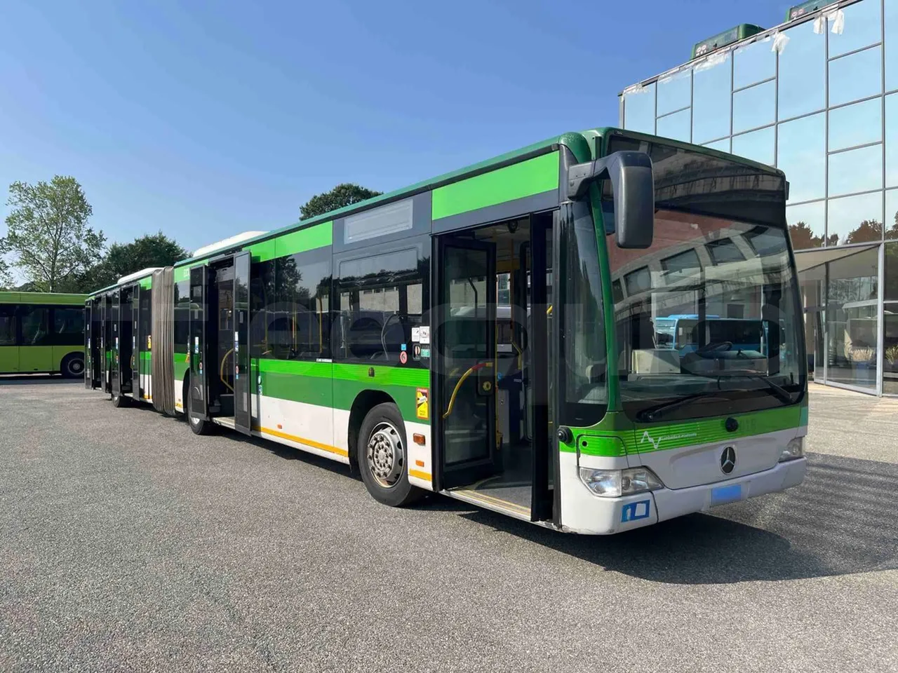 Mercedes-Benz Citaro G - 3/4 right front doors open