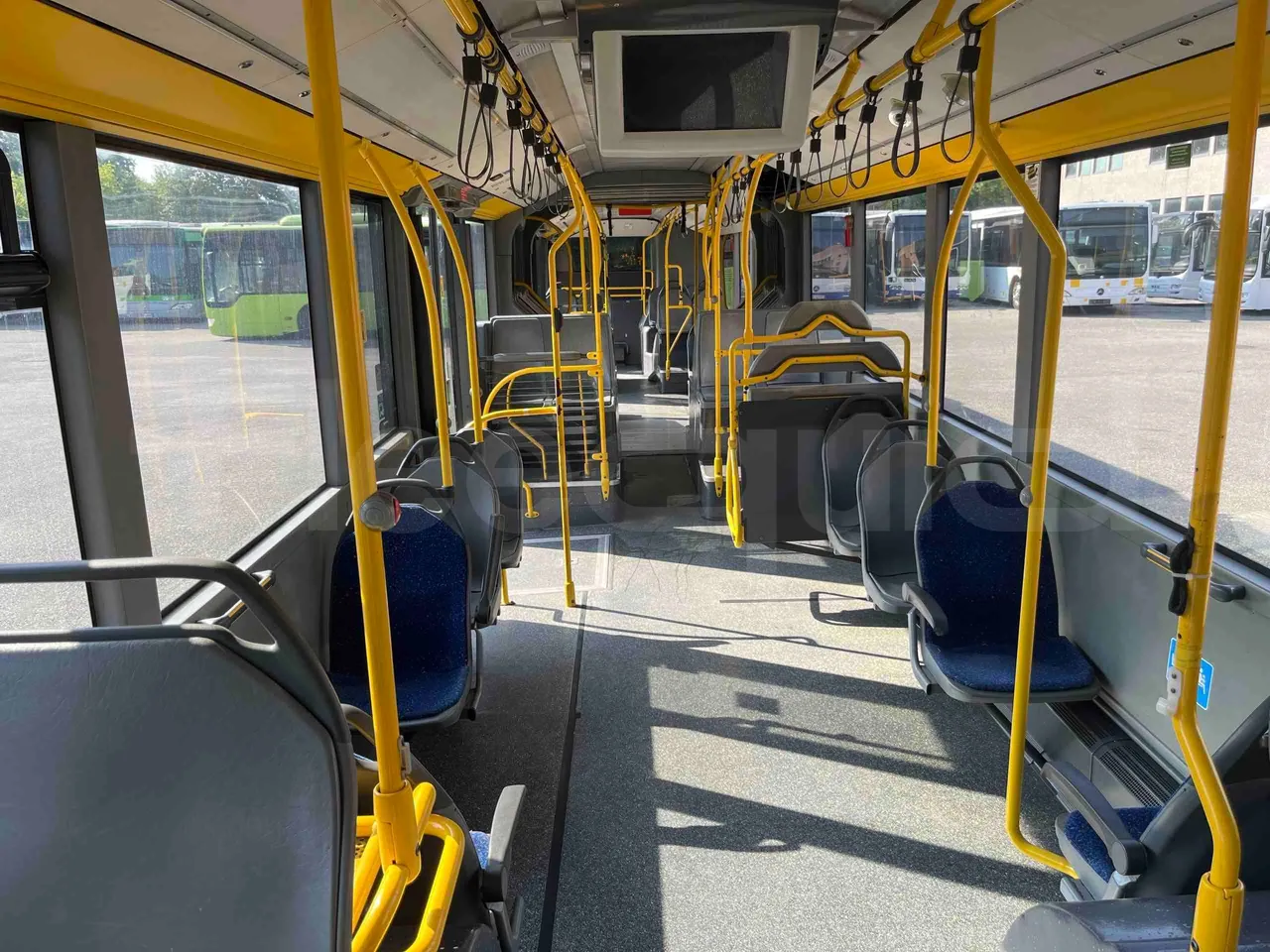 Mercedes-Benz Citaro G - handrails photo