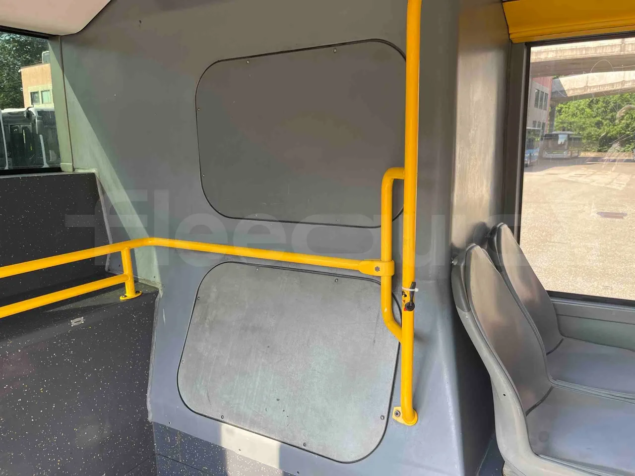 Mercedes-Benz Citaro G - floor hatches photo