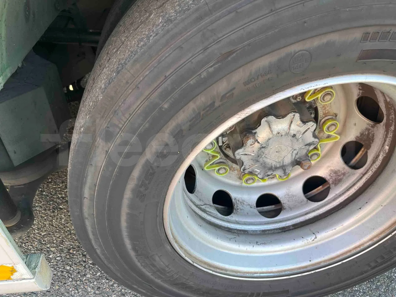 Mercedes-Benz Citaro G - tread condition front tires right