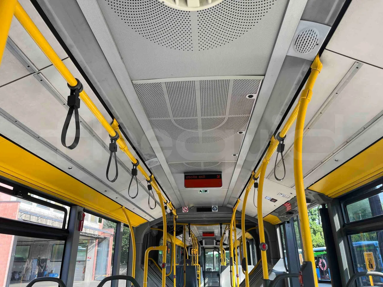 Mercedes-Benz Citaro G - overhead compartments photo