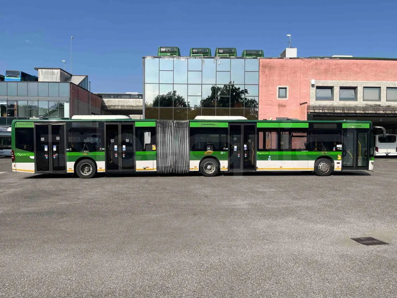Mercedes-Benz Citaro G - right side doors closed