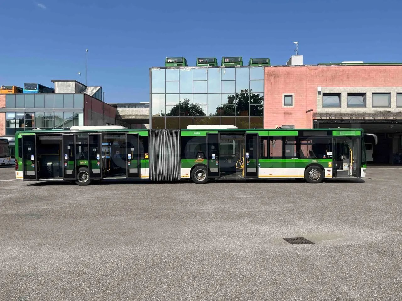 Mercedes-Benz Citaro G - right side doors open