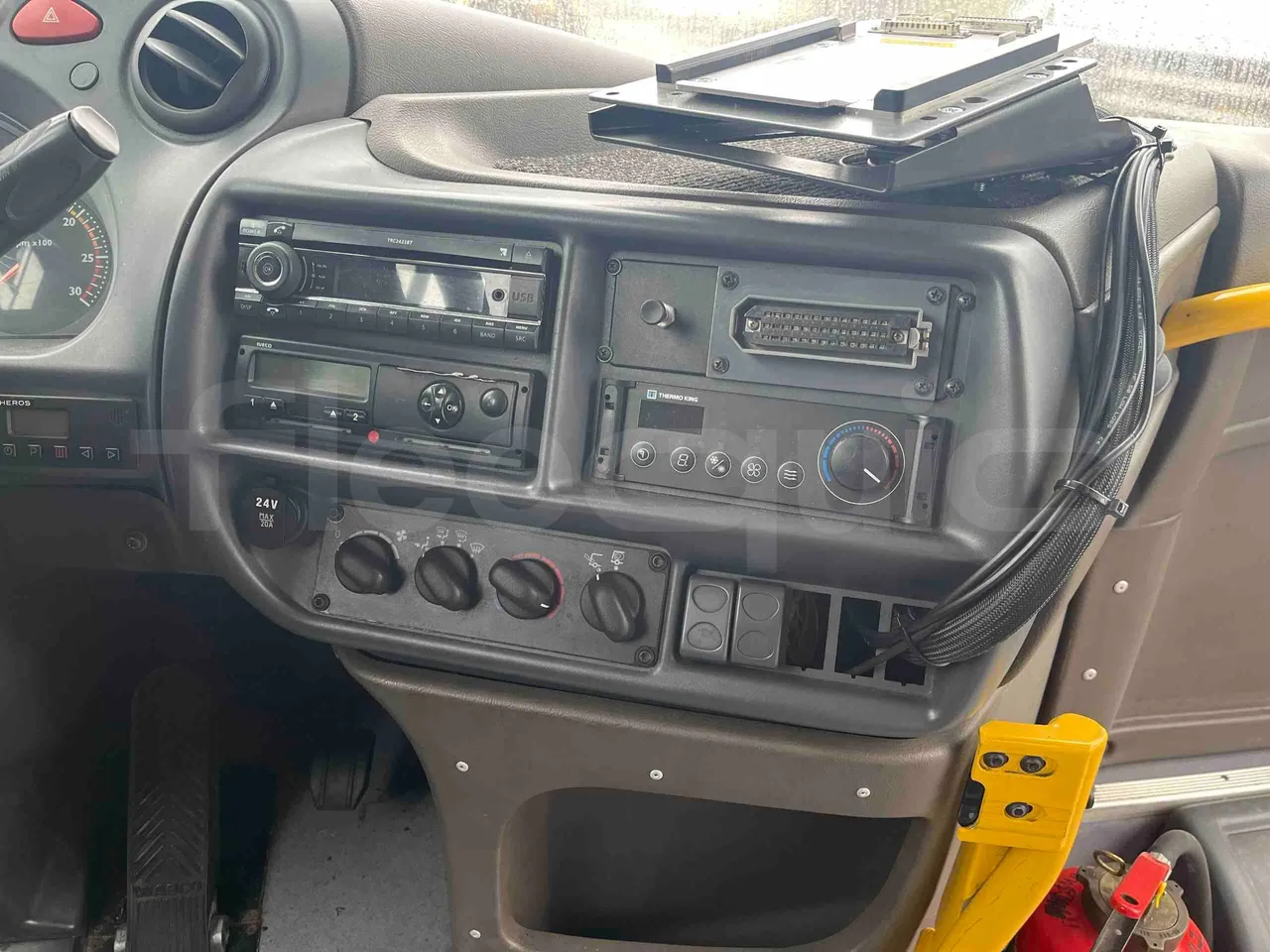 Iveco Crossway SFR162 - Euro 5 - 243 kW - 11.995 mt - radio accessories photo