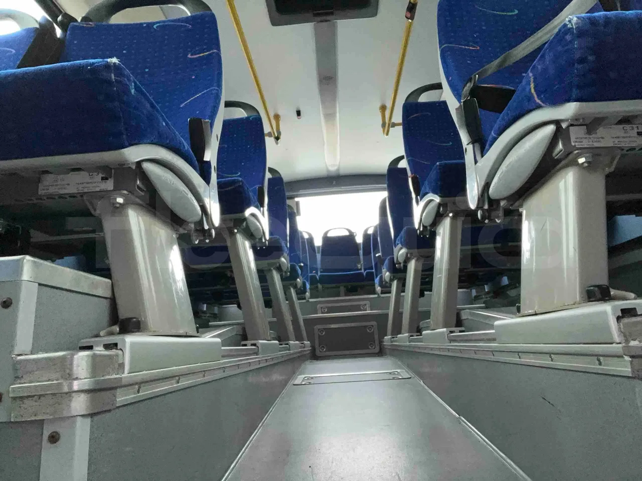 Iveco Crossway SFR162 - Euro 5 - 243 kW - 11.995 mt - seat brackets photo