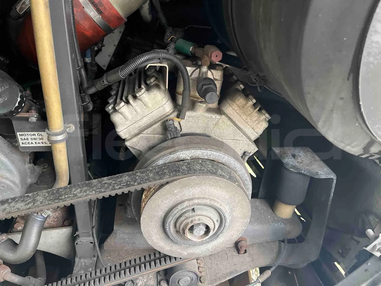 Iveco Crossway SFR162 - Euro 5 - 243 kW - 11.995 mt - air conditioning compressor