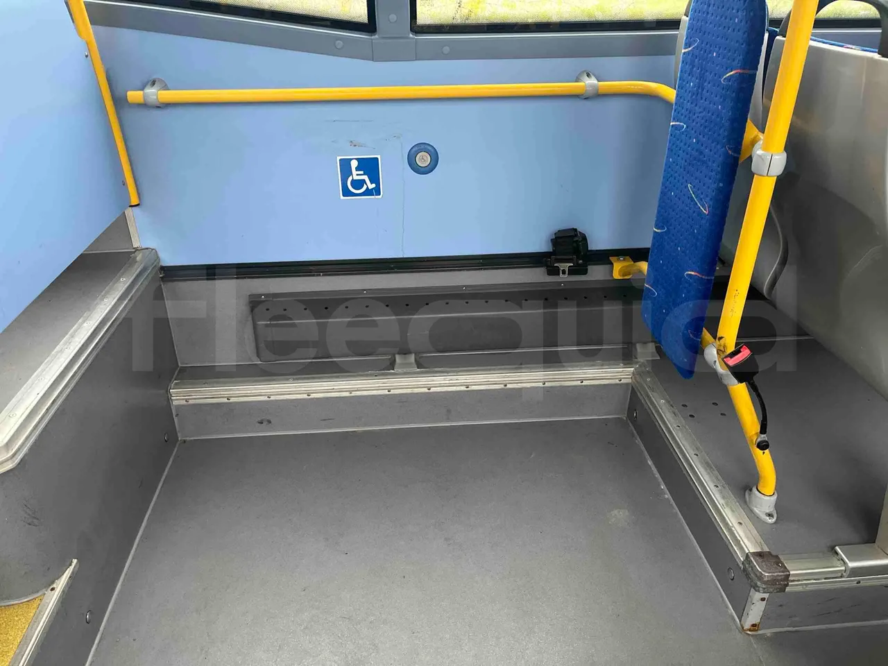 Iveco Crossway SFR162 - Euro 5 - 243 kW - 11.995 mt - disabled area photo