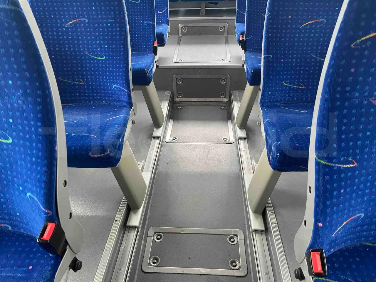 Iveco Crossway SFR162 - Euro 5 - 243 kW - 11.995 mt - forward view middle aisle