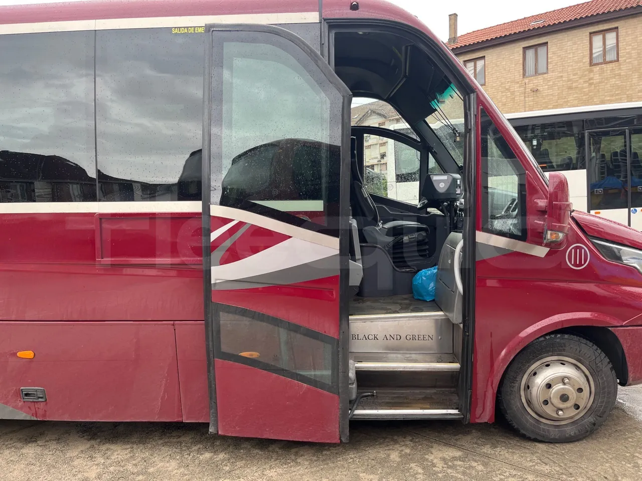 Iveco Auto Cuby 70C17 - Euro 6 - 125 kW - 8.398 mt - front door 1 open