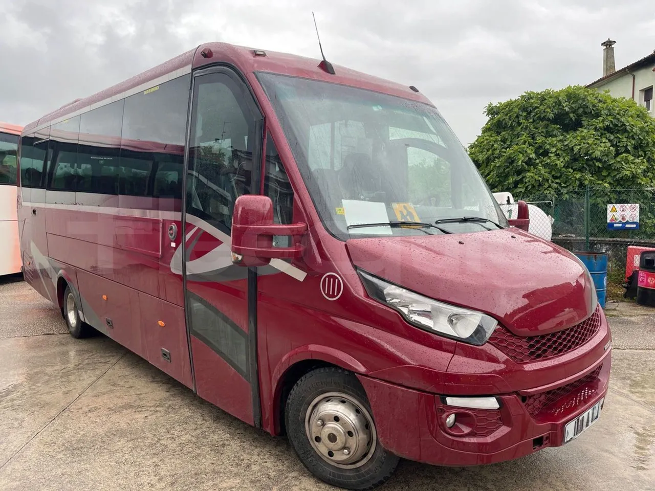 Iveco Auto Cuby 70C17 - Euro 6 - 125 kW - 8.398 mt - 3/4 front right doors