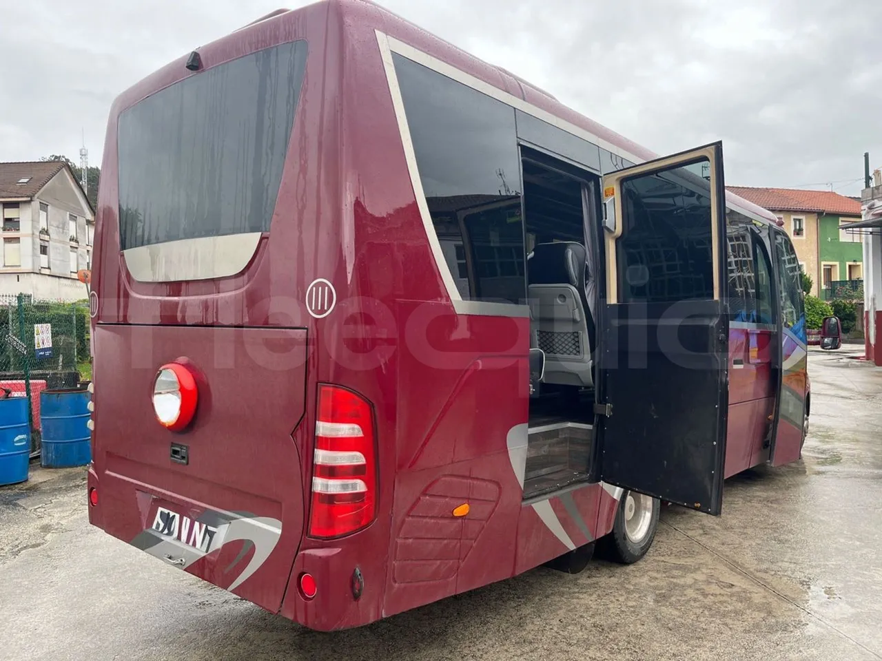 Iveco Auto Cuby 70C17 - Euro 6 - 125 kW - 8.398 mt - 3/4 right rear doors open