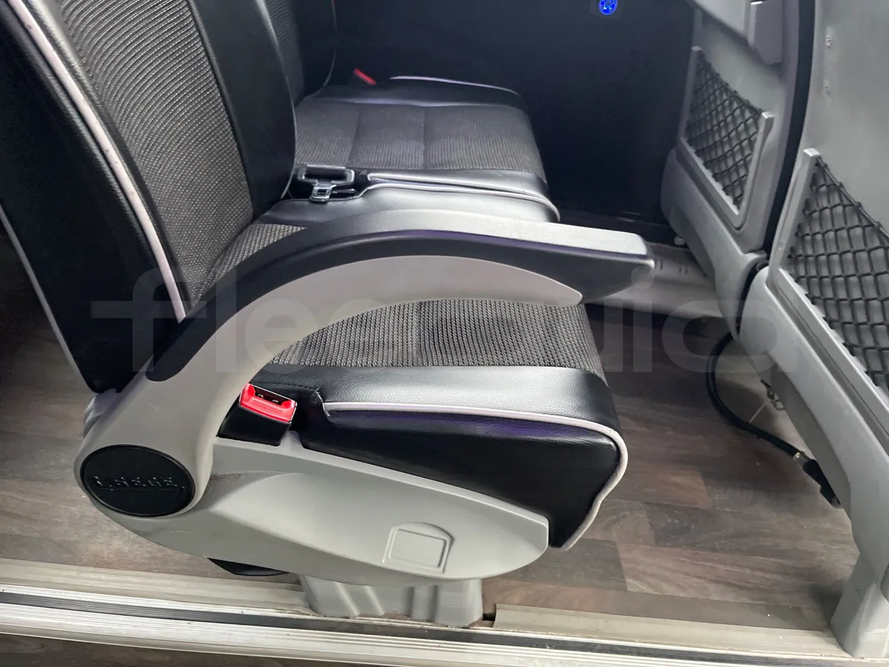 Iveco Auto Cuby 70C17 - Euro 6 - 125 kW - 8.398 mt - armrest detail photo