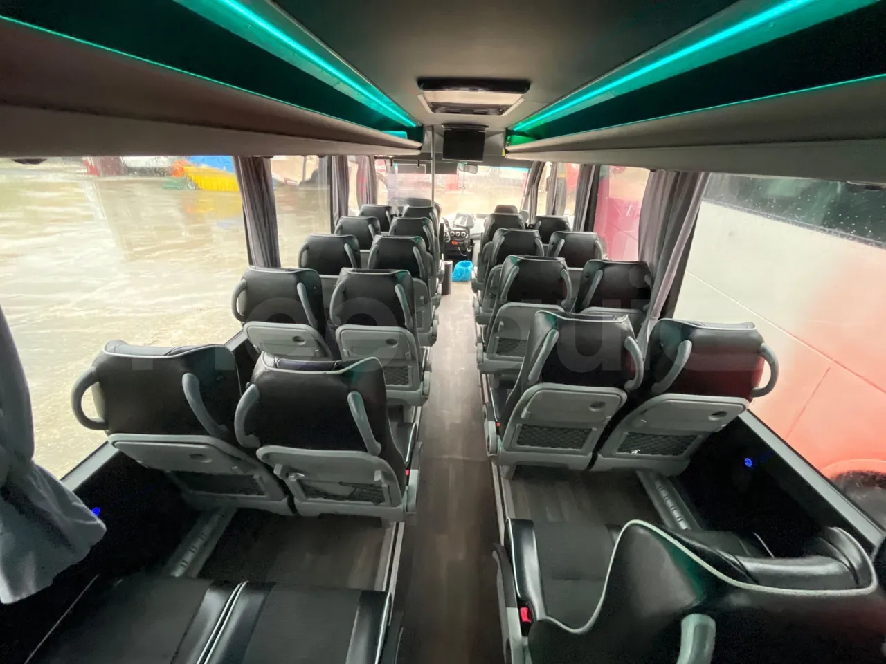 Iveco Auto Cuby 70C17 - Euro 6 - 125 kW - 8.398 mt - forward view all seats last row height